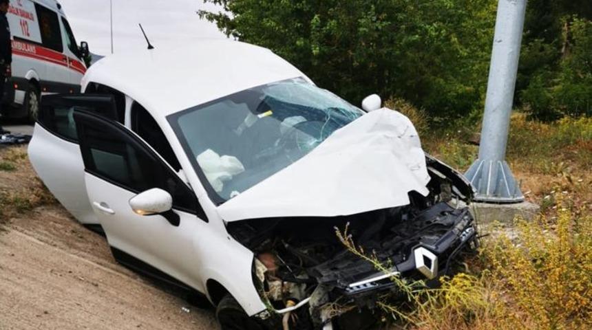 Sivas'ta yol kenarına savrulan otomobildeki 4 kişi yaralandı