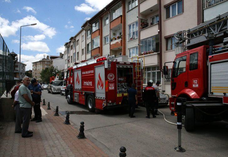 Sivas'ta binada çıkan yangında 5 kişi dumandan etkilendi G4