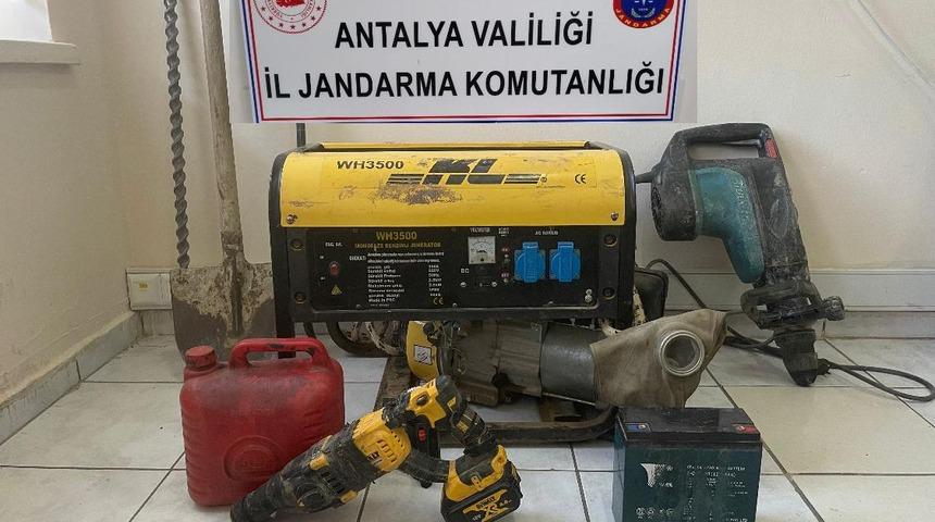 Antalya'da kaçak kazı yapan 7 şüpheli yakalandı