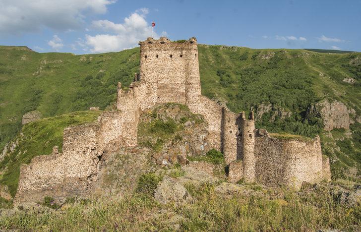 Ardahan'da kanyonun zirvesindeki "Şeytan Kalesi" tatilde ziyaretçilerini ağırlıyor G1