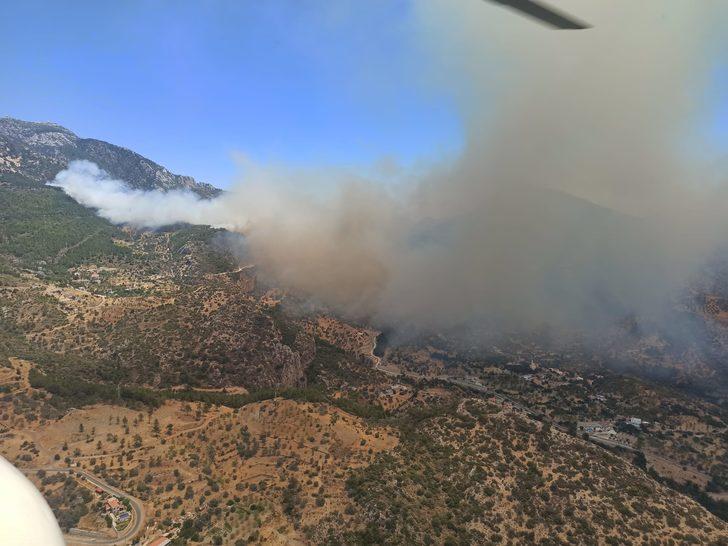 Datça'da çıkan orman yangınına havadan ve karadan müdahale ediliyor G3