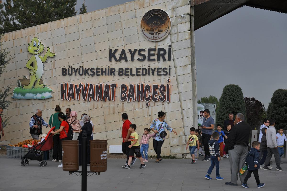 Kayseri'de hayvanat bah&ccedil;esini Kurban Bayramı'nda 50 bin kişi ziyaret etti