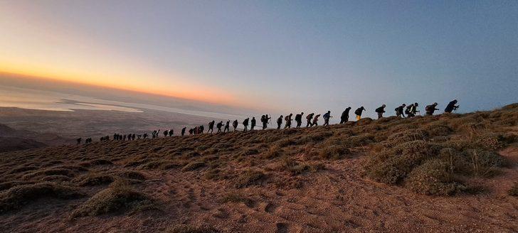 Van Gölü'ne dikkati çekmek için Süphan Dağı'na tırmandılar G1
