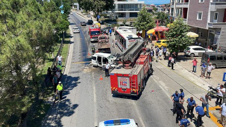 Samsun'da otomobil belediye otobüsüne çarptı, 2 kişi öldü, 3 kişi yaralandı G3