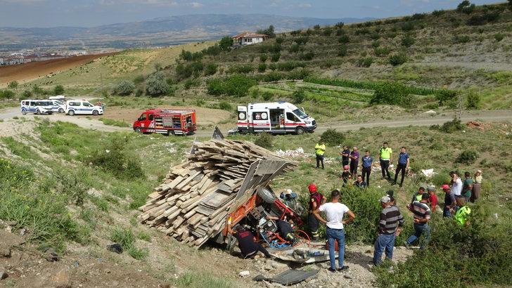 Çorum'da devrilen traktörün sürücüsü "robs demiri" sayesinde hayata tutundu G3