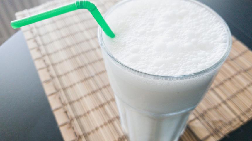 Şekerli içecekleri bir daha içmeyeceksiniz! Yağ yakımını hızlandırır, kilo vermeyi kolaylaştırır: Sodalı ayran tarifi, sodalı ayran faydaları