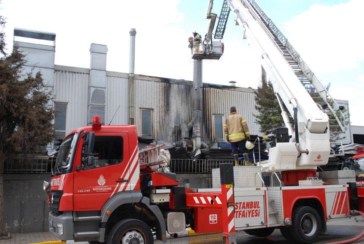 GÜNCELLEME - Tuzla'da fabrikada çıkan yangın söndürüldü G4