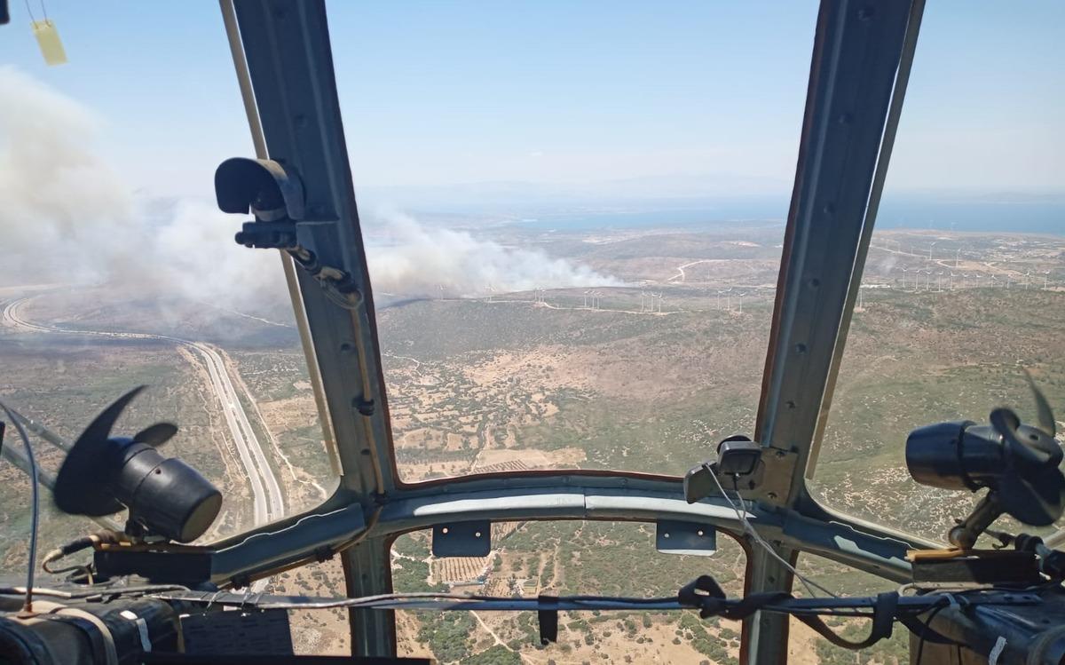 &Ccedil;eşme'de makilik alanda &ccedil;ıkan yangına m&uuml;dahale ediliyor