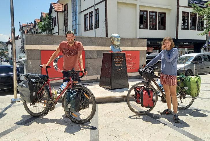 Almanya'dan bisikletleriyle yola çıkan çift, Beypazarı'nda mola verdi G2