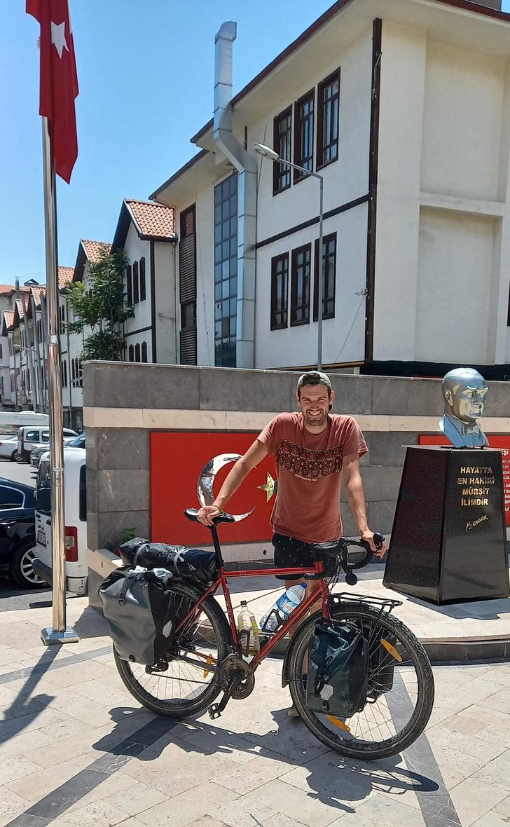 Almanya'dan bisikletleriyle yola çıkan çift, Beypazarı'nda mola verdi G3