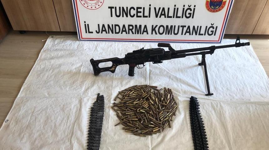 Tunceli'de teröristlere ait silah ve mühimmat ele geçirildi