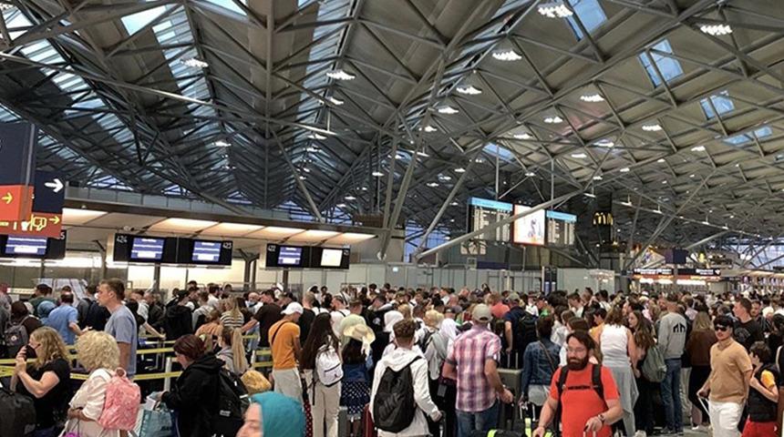 Avrupa, havalimanlarındaki kriz nedeniyle Türkiye'den personel istihdam etmek istiyordu! SGHM'den havacılık çalışanlarına çağrı "Okçular tepesini terk etmeyin"