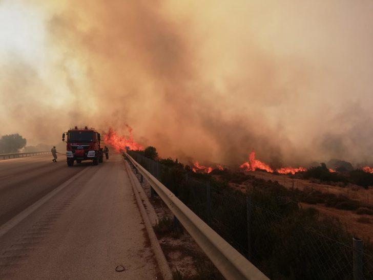 GÜNCELLEME - Çeşme'de makilik alanda çıkan yangına müdahale ediliyor G2