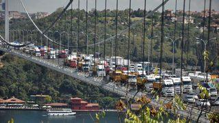 Kamyoncuların eylemi TEM'i kilitledi