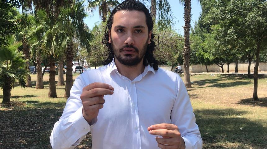 Adana'da kütüphanede namaz kılan öğrenci ile görevlilerin tartışması kamerada