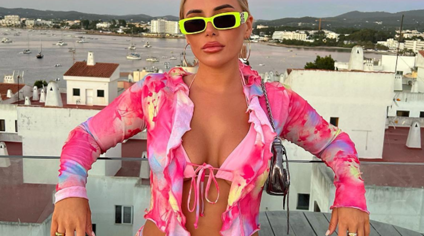 Love Island’ın eski yarışmacısı Ellie Brown, minicik bikinisiyle hayranlarını büyüledi! “Geri döndüm”