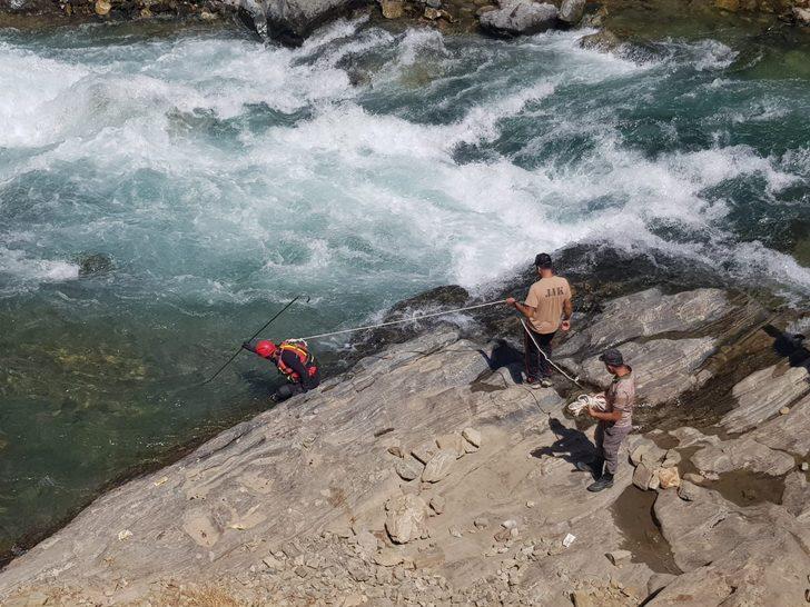 Müküs Çayı'na düşen hemşireye ulaşılmaya çalışılıyor G2