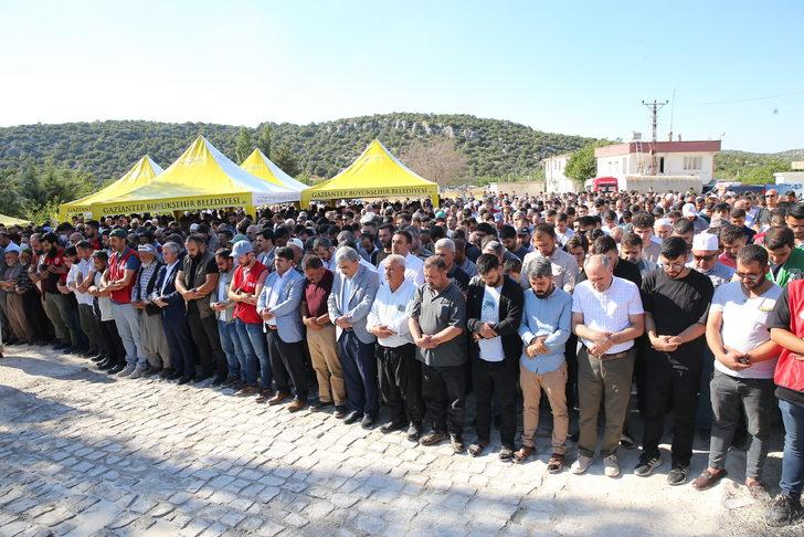 Togo'daki kazada hayatını kaybeden İHH gönüllüsü Gaziantep'te son yolculuğuna uğurlandı G4