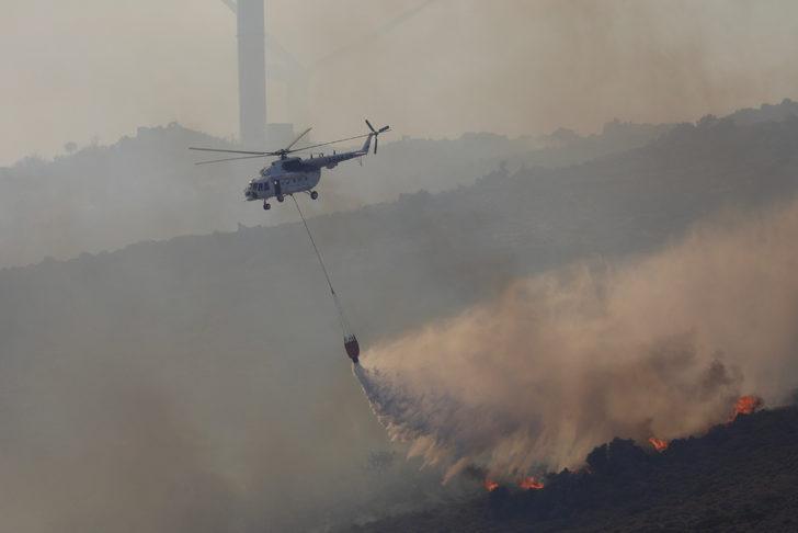GÜNCELLEME 2 - Çeşme'de makilik alanda çıkan yangına müdahale ediliyor G3
