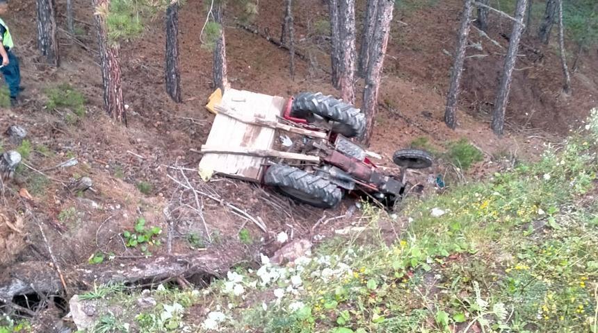 Kastamonu'da devrilen traktördeki 10 kişi yaralandı
