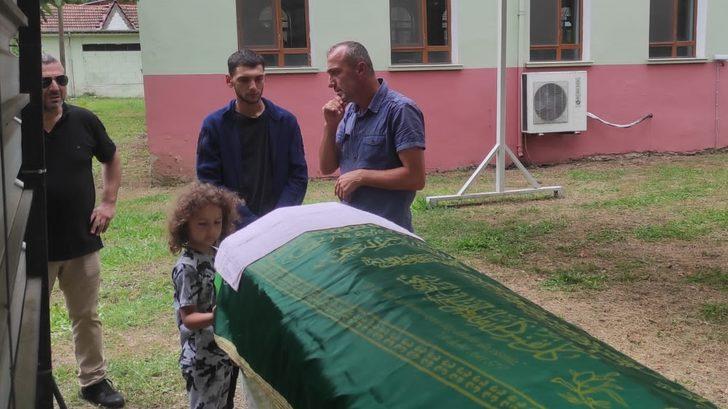 Kocaeli'de denizde boğulan iki kuzen memleketleri Sakarya'da defnedildi G3