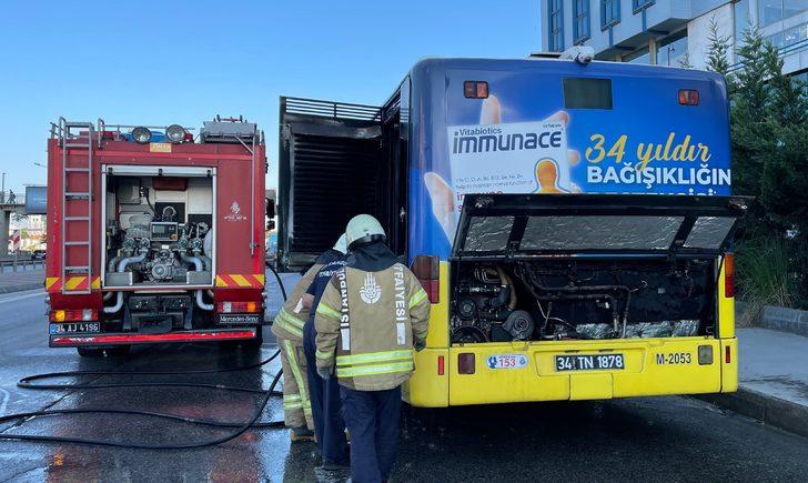 Kadıköy'de İETT otobüsünde çıkan yangın söndürüldü G2