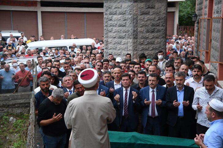 Trabzon'da tedavi gördüğü hastanede hayatını kaybeden işçi son yolculuğuna uğurlandı G2