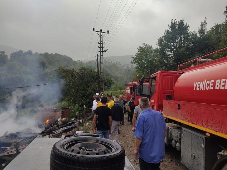 Karabük'te çıkan yangında iki katlı ev kullanılamaz hale geldi G3