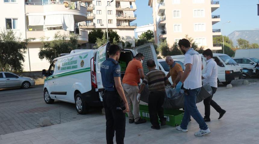 Antalya'da gizemli olay! 28 yaşındaki genç kadın babasının evinde ölü bulundu