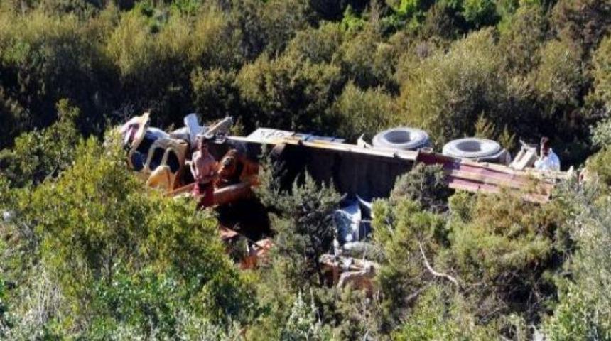 Vinç uçuruma yuvarlandı operatör şoka girdi