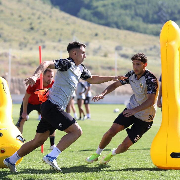 Alanyaspor hazırlıklarını çift antrenmanla sürdürdü G1