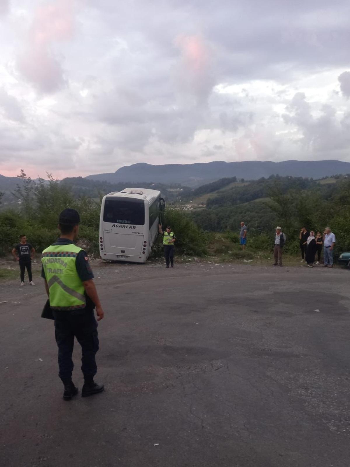 Freni patlayan midib&uuml;s&uuml;n neden olduğu kazada 12 kişi yaralandı