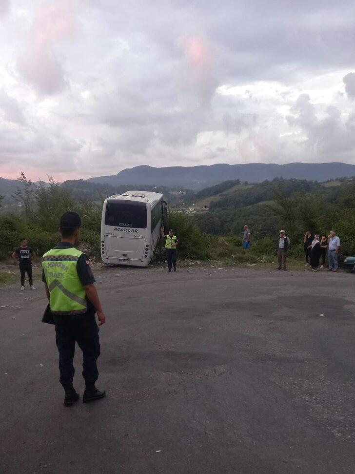 Freni patlayan midibüsün neden olduğu kazada 12 kişi yaralandı G1