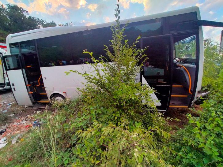 Freni patlayan midibüsün neden olduğu kazada 12 kişi yaralandı G4