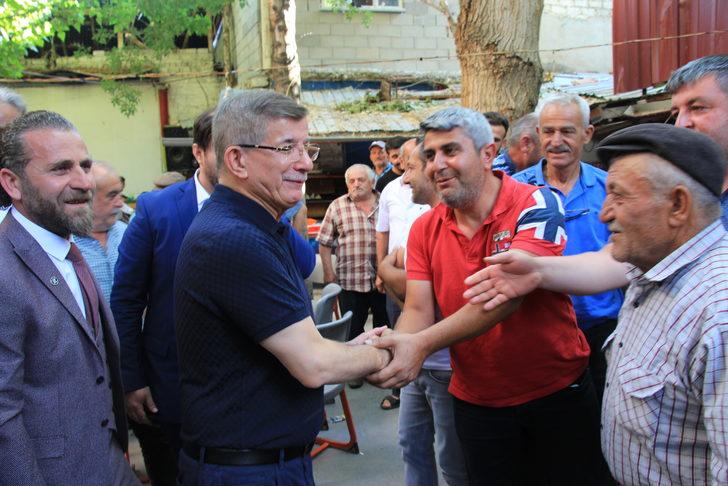 Gelecek Partisi Genel Başkanı Davutoğlu, Karaman'da kiraz festivaline katıldı G2