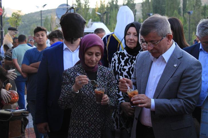 Gelecek Partisi Genel Başkanı Davutoğlu, Karaman'da kiraz festivaline katıldı G4
