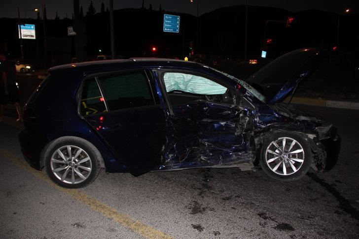 Aydın'da hafif ticari araç ile otomobilin çarpıştığı kazada 6 kişi yaralandı G4