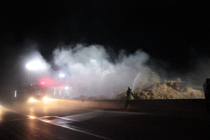 İzmir'de saman yüklü tırda yangın G3