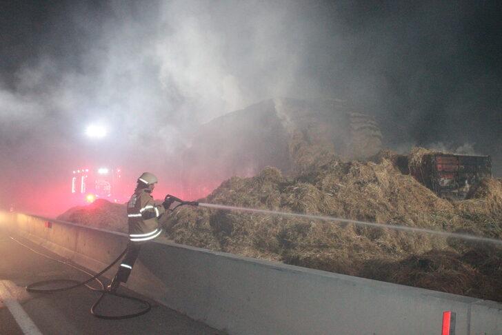 İzmir'de saman yüklü tırda yangın G4