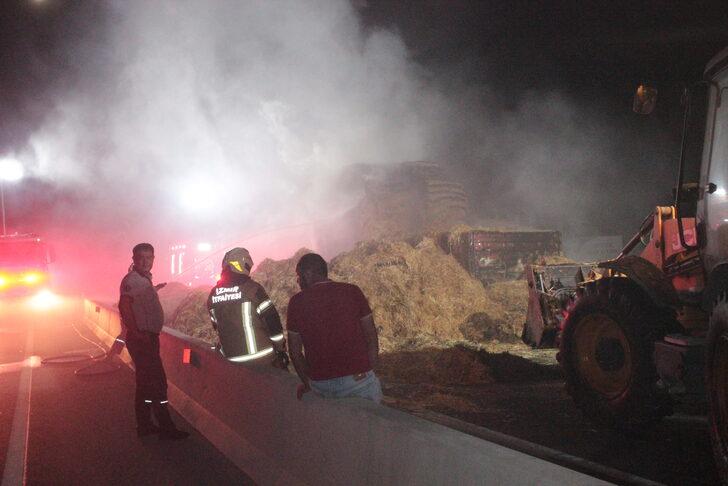 İzmir'de saman yüklü tırda yangın G5