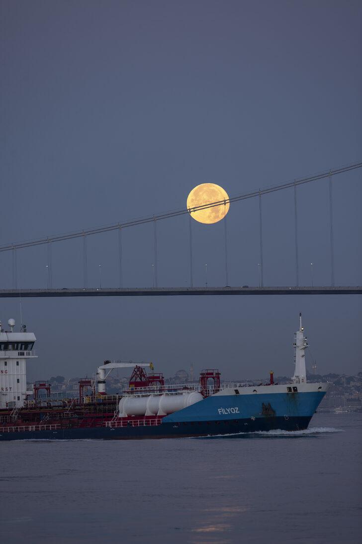 İstanbul'da dolunay kentin simge noktalarıyla fotoğraf karelerine yansıdı G4
