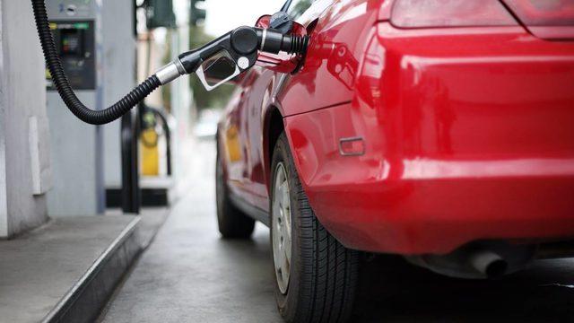 Son dakika: Araç sahipleri merakla bekliyordu! Akaryakıt fiyatlarında yeni gelişme... Hem indirim hem zam