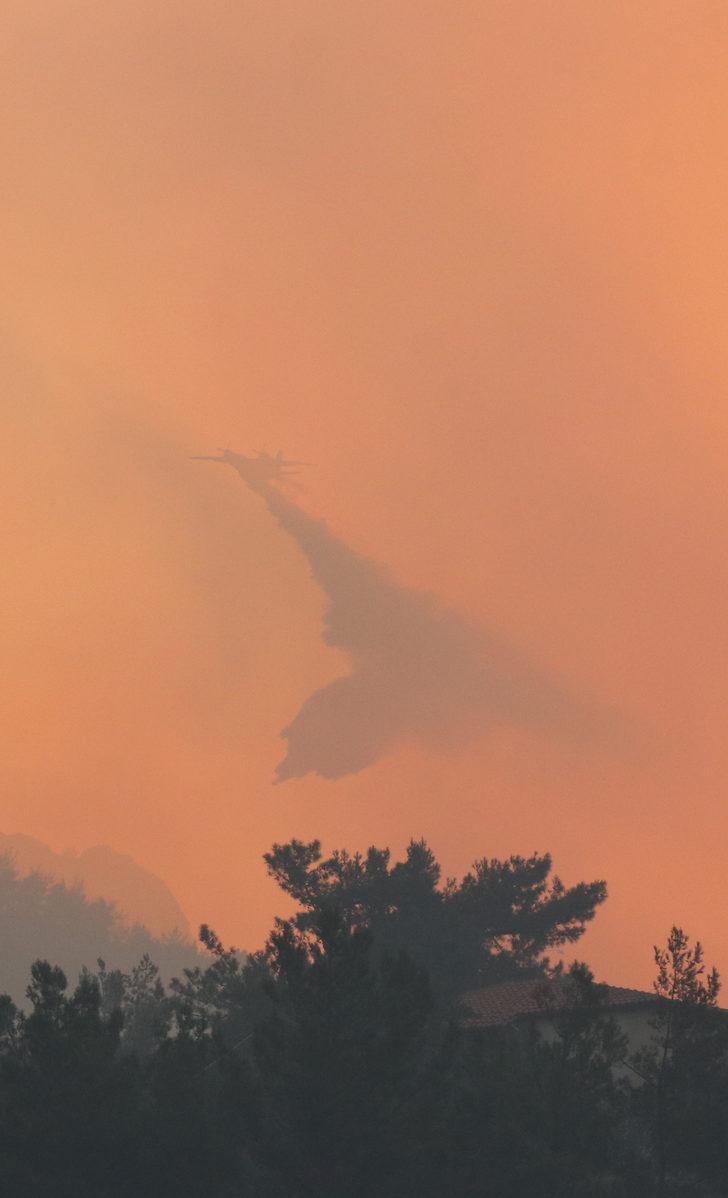 Datça'daki yangına 5 uçak ve 12 helikopterle müdahale ediliyor G4