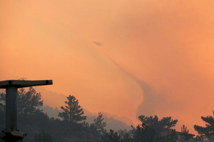Datça'daki yangına 5 uçak ve 12 helikopterle müdahale ediliyor G5