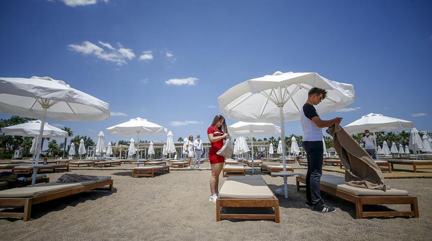 &Ccedil;eşme'de fiyatlar u&ccedil;tu, sokaklar boş kaldı: G&ouml;mlek &uuml;t&uuml;letmek 2 bin TL!