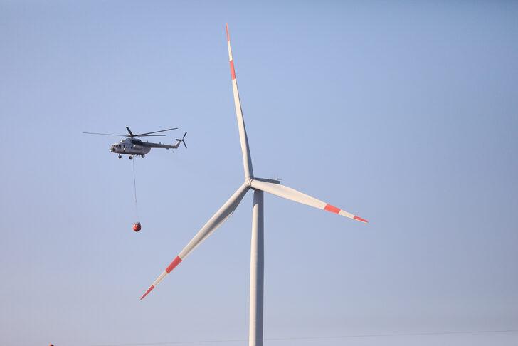 Vali Köşger, Çeşme'deki yangında soğutma çalışmalarının sürdüğünü bildirdi G4