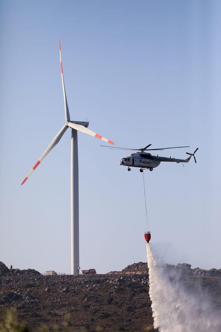 Vali Köşger, Çeşme'deki yangında soğutma çalışmalarının sürdüğünü bildirdi G3