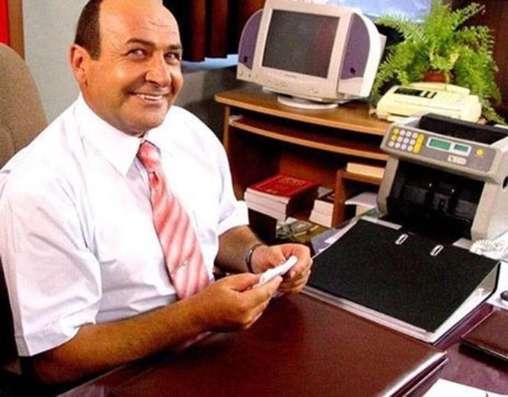 Okul m�d�r� ba��� paras�n� d�vize �evirip hesab�na att�