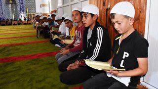 İmam, kurduğu cami marketle çocuklara camiyi sevdiriyor