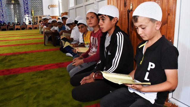 İmam, kurduğu cami marketle çocuklara camiyi sevdiriyor